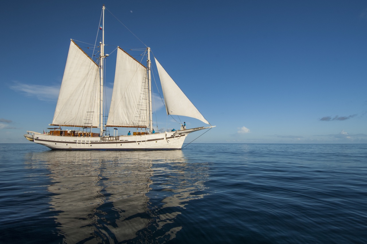 Raja+Laut+-+Sailing+in+calm+waters